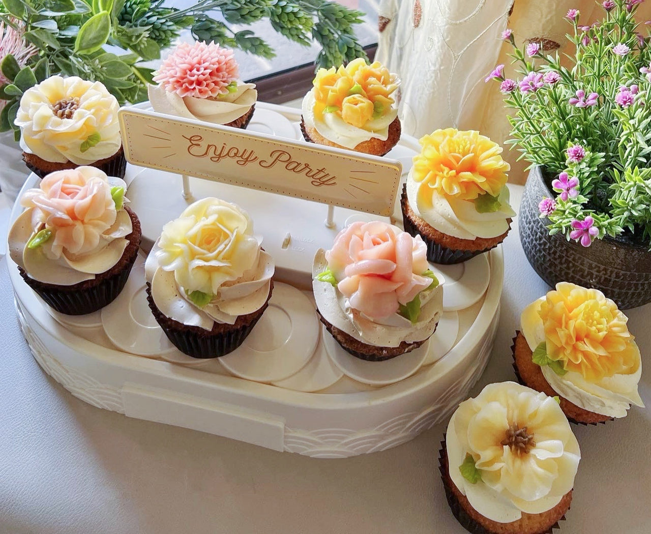 Hand piped Buttercream flower Cupcakes