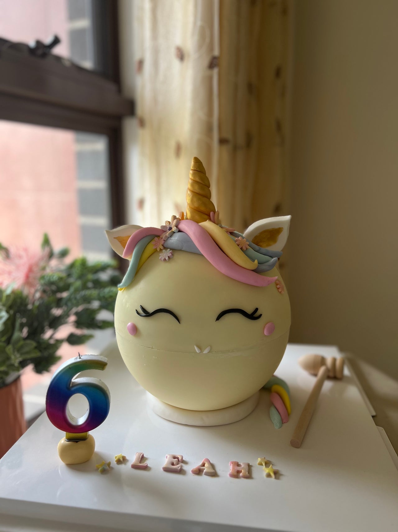 Unicorn knock knock Smash Cake